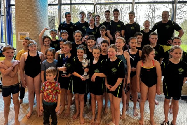 Schwimmer*innen holen erneut Pokal bei Sportkreisschwimmfest